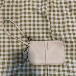 ✨ VINTAGE ✨ Coach Mini Cream Leather Wristlet Wallet